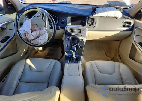 2016 Volvo S60 Premier z USA, uszkodzony, nr VIN YV1612TKXG2391280